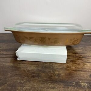 Vintage Early American Heritage Pyrex Divided Casserole Dish 1½ Quart w/Lid